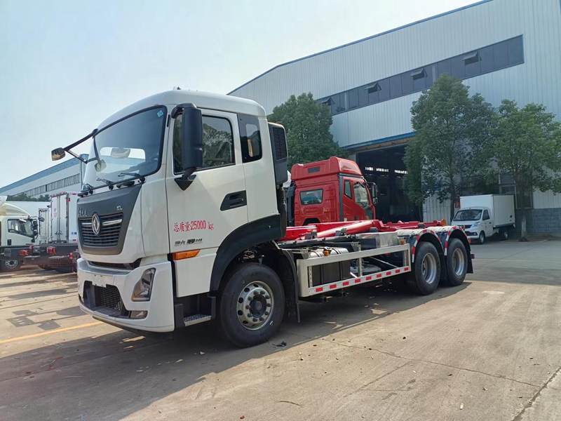 東風天龍后八輪勾臂車