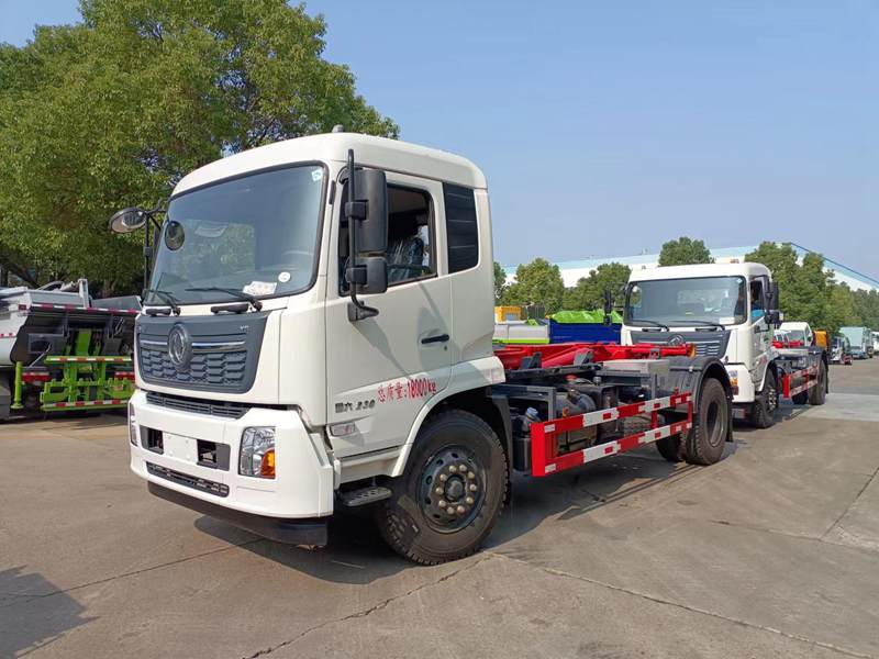 東風天錦勾臂式垃圾車