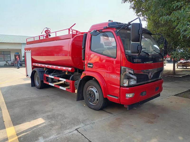 多利卡消防灑水車