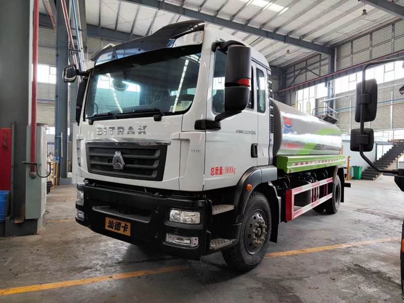 重汽汕德卡灑水車
