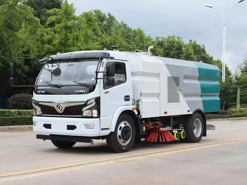 東風(fēng)大多利卡洗掃車