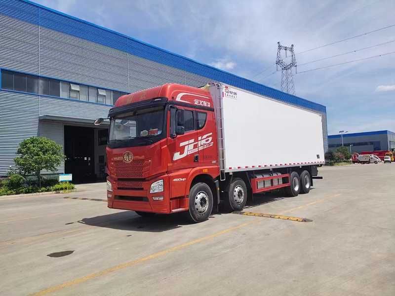 解放前四后八冷藏車(chē)