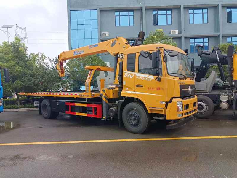 東風專底清障車帶吊機
