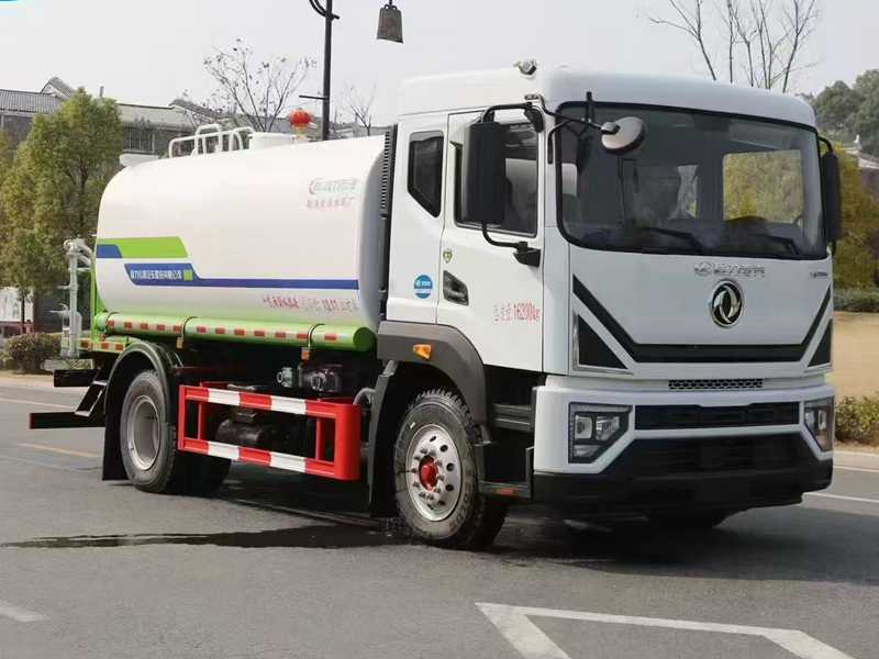 新款東風D9多利卡灑水車(13方)