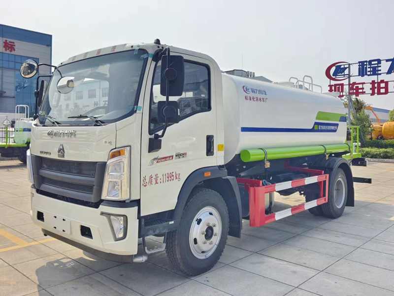 重汽豪沃10方灑水車