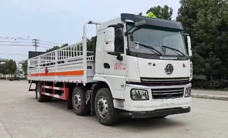 陜汽軒德小三軸氣瓶運輸車